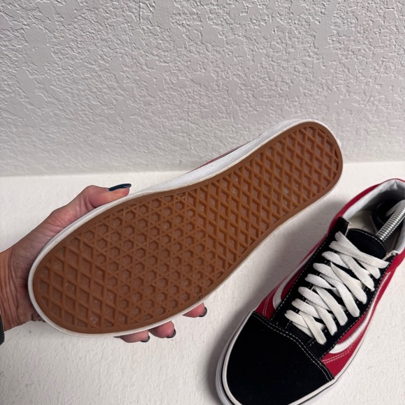 Vans Red and Black Old Skool Sneakers M 9 W 10.5 - Picture 7 of 10